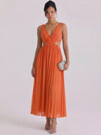 Satijnen geplooide midi-jurk met uitsnijding