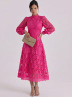 Midi-jurk met hoge hals en bladerdeeg van kant