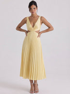 Satijnen geplooide midi-jurk met uitsnijding