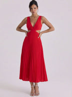 Satijnen geplooide midi-jurk met uitsnijding